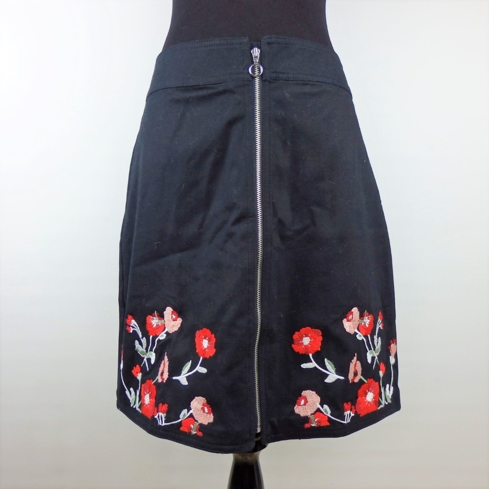 NWT LOFT Bohemian Black Embroidered Flower Bouquet Zipper Skirt 4 $60